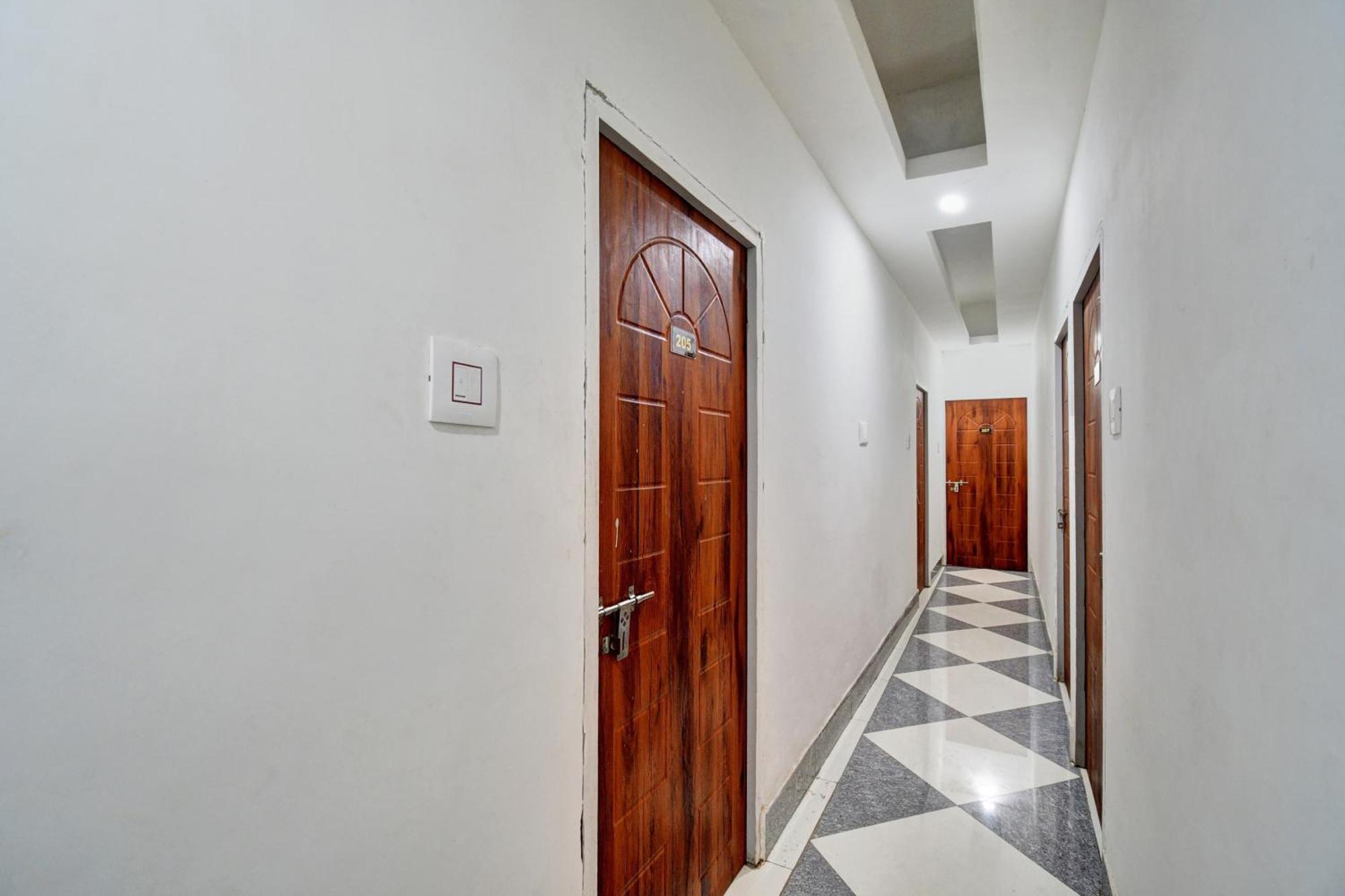 Super Hotel O Royal Empire Kalkuta Zewnętrze zdjęcie
