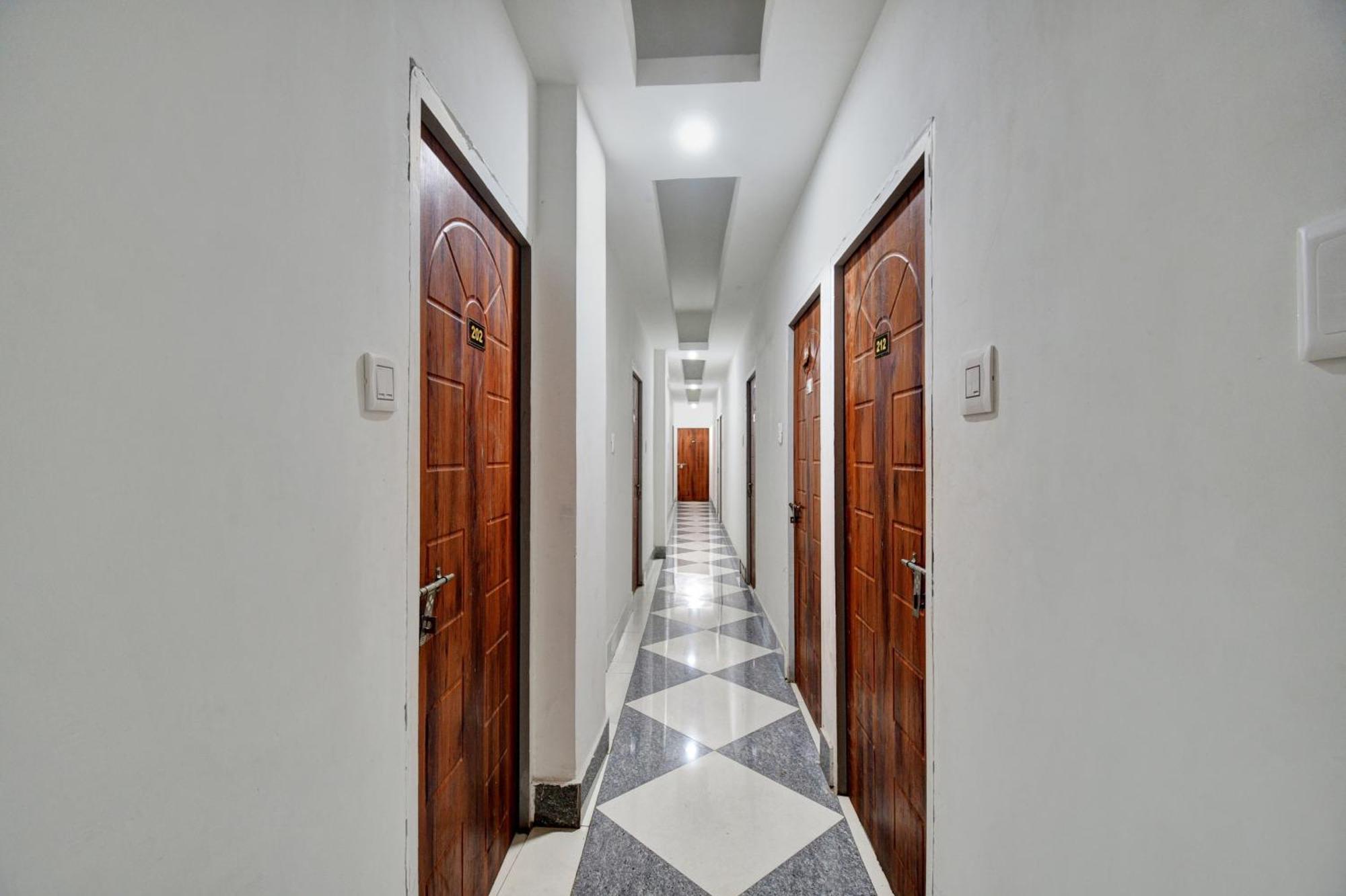 Super Hotel O Royal Empire Kalkuta Zewnętrze zdjęcie