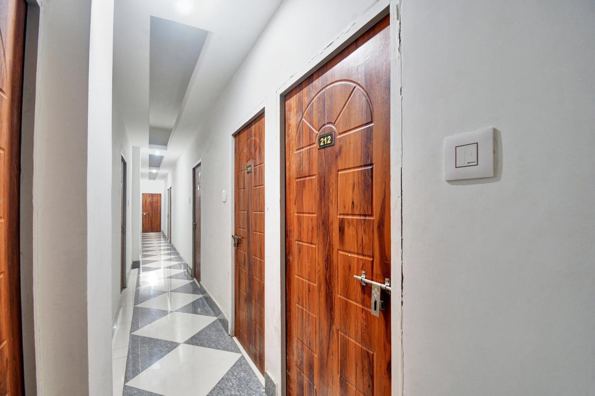 Super Hotel O Royal Empire Kalkuta Zewnętrze zdjęcie